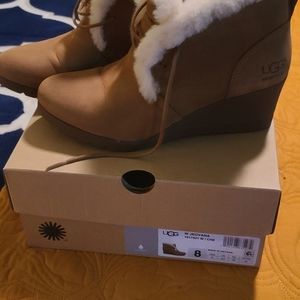 Ugg Jeovana boots
